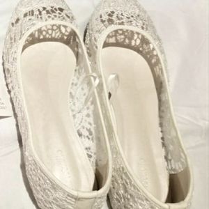 Size 10 women' white lace flats
